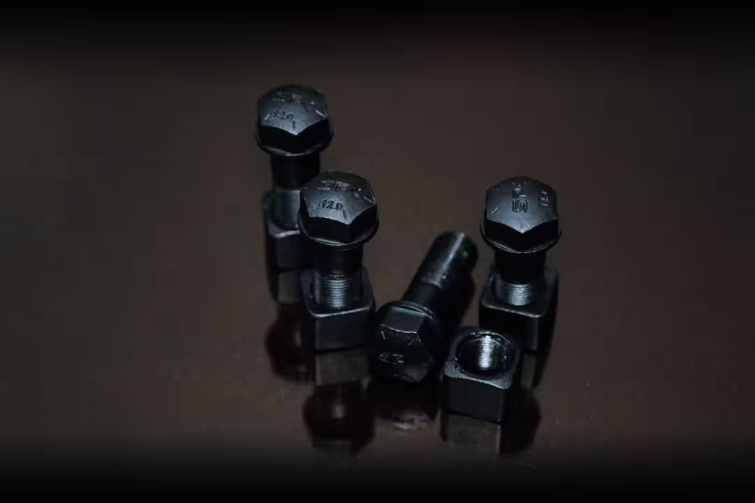 نوآوری در طراحی پیچ و مهرههای مقاوم در برابر شرایط سخت معدنی 1 پیچ و مهره اسپراکت بیل مکانیکی - spkbolt.ir